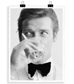 Affiche La Galerie "Roger Moore" 56 X 76 Cm