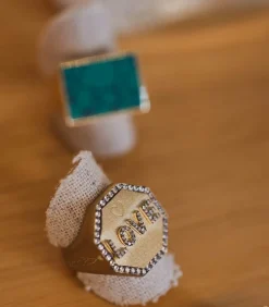 Bague Chevaliere Love Or Jaune Saphirs Blancs