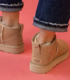 Bottines Classic Ultra Mini Daim Sand