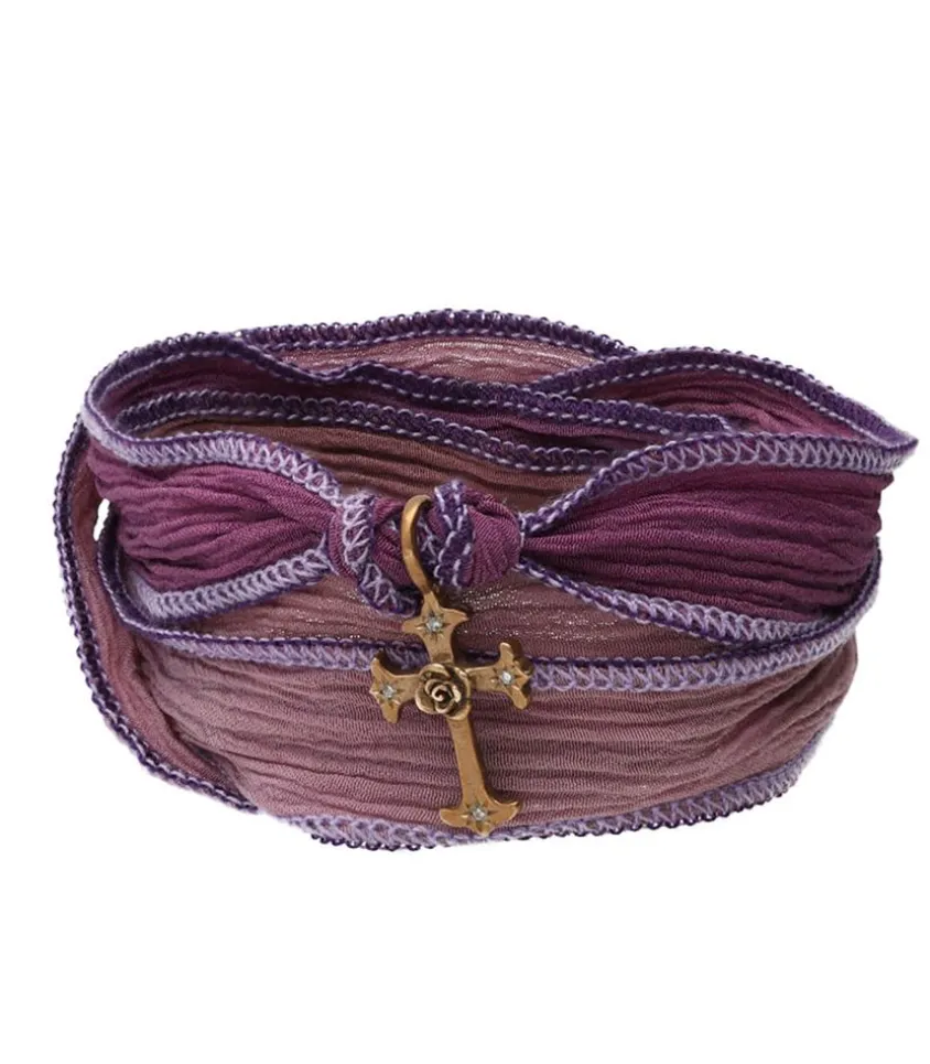 Bracelet En Soie A Nouer Et Charm Mariel Cross En Bronze Et Diamant