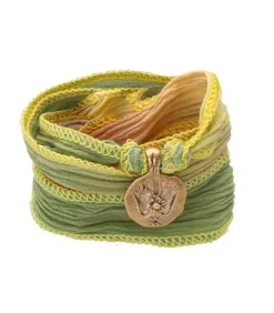 Bracelet En Soie A Nouer Et Charm Buddha Feet En Bronze