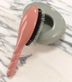 Brosse N.03 L'Indispensable Douceur Cuir Chevelu Sensible Corail