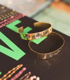 Jonc En Laiton Grave Jane De Boy . Dance. Enjoy