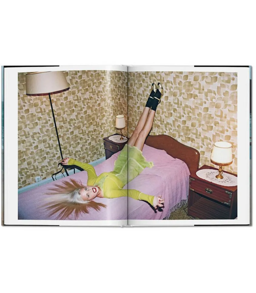 Livre Helmut Newton "A Gun For Hire"