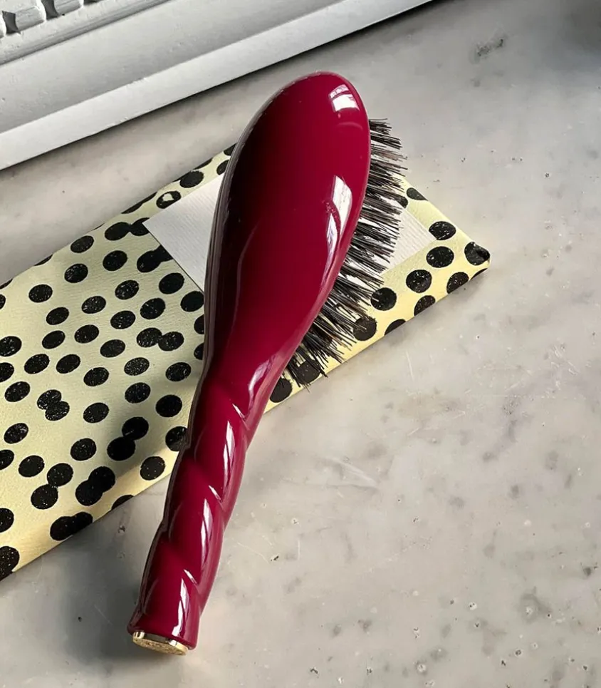 Petite Brosse N.01 L'Universelle Rouge Cerise