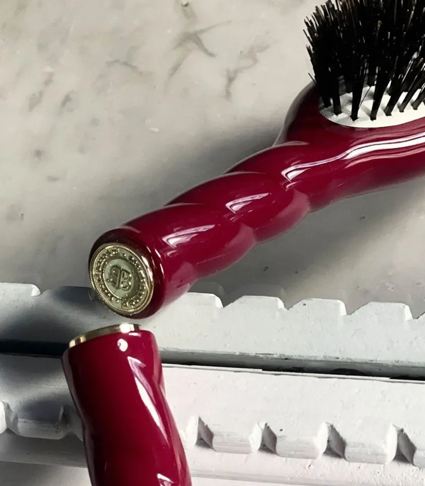 Petite Brosse N.01 L'Universelle Rouge Cerise